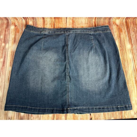 Wallflower Size 22W Blue Button Front Jean Denim Knee Length Skirt Stretch 41X19 - Picture 2 of 9